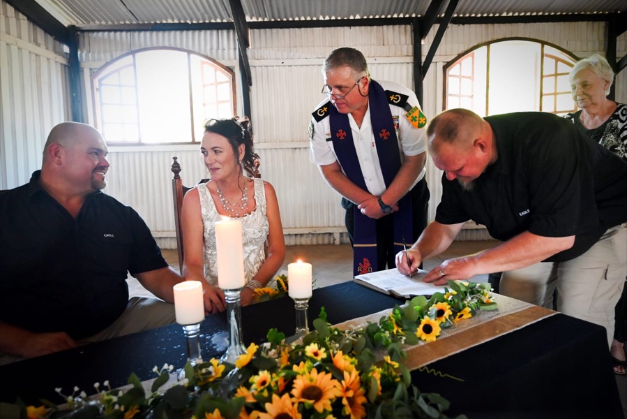 Wedding ceremony by Dr. Gerrit Rademeyer in Cape St Francis